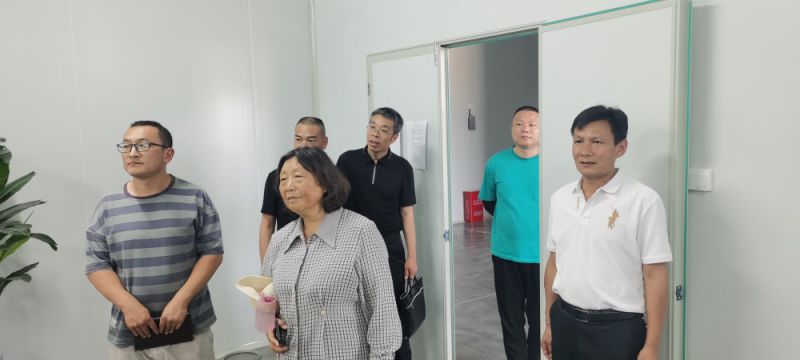 市農(nóng)業(yè)農(nóng)村局梁局長、產(chǎn)業(yè)科長戴禮